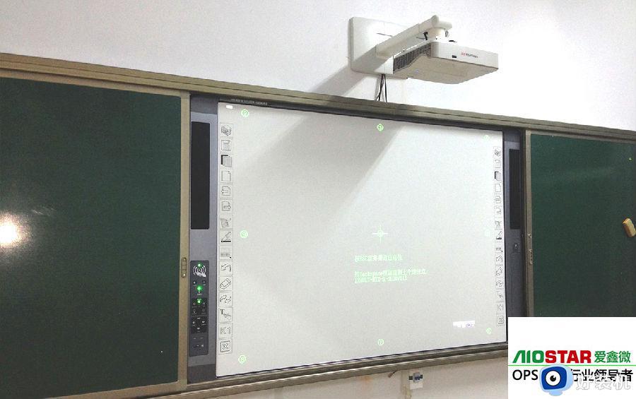 我们学校智慧黑板一体机是ops插拔式工业电脑，开机后显示内置电脑无信息，怎么解决