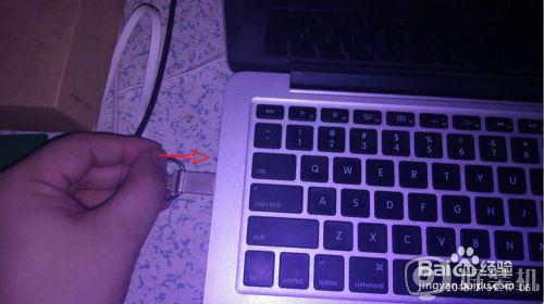 苹果笔记本怎么插u盘 macbook u盘插在哪里