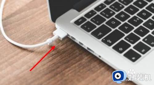 苹果笔记本怎么充电需要关机吗