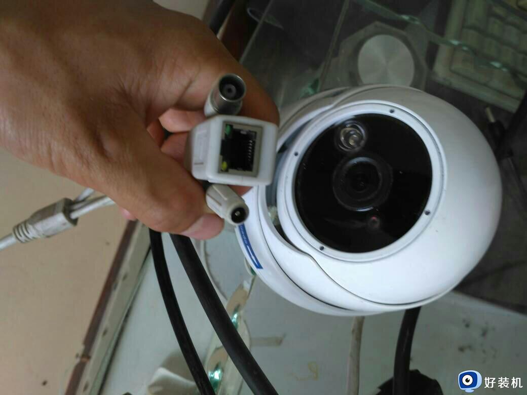我家装了一个无线摄像头，怎么用电脑看。